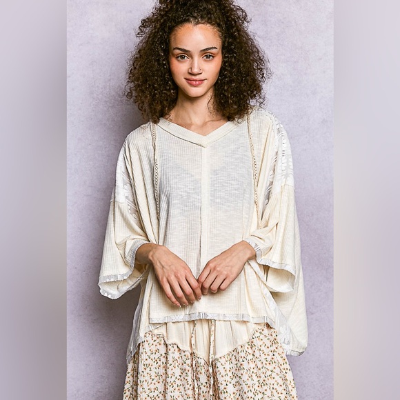 POL Short Sleeve Hoodie Top with Lace Detail
